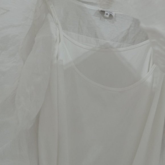 Beautiful white blouse with lace and bell sleeves - Picture 3 of 4